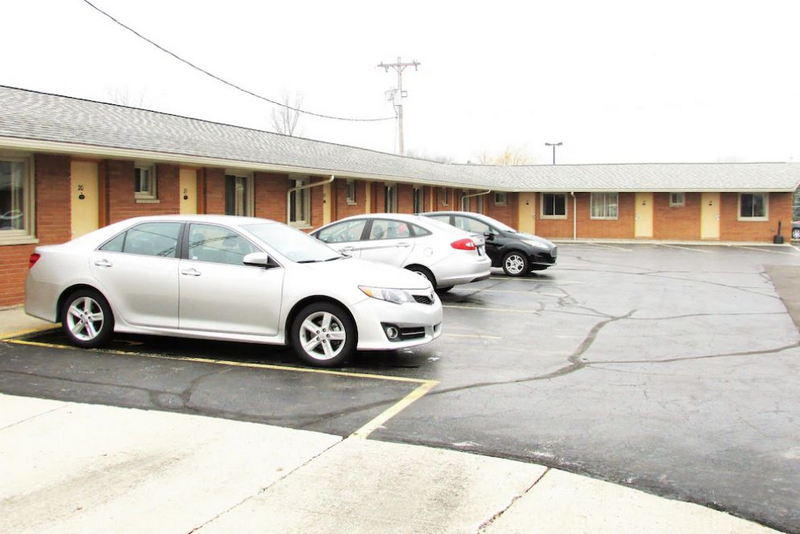 Euclid Motel - Web Listing (newer photo)